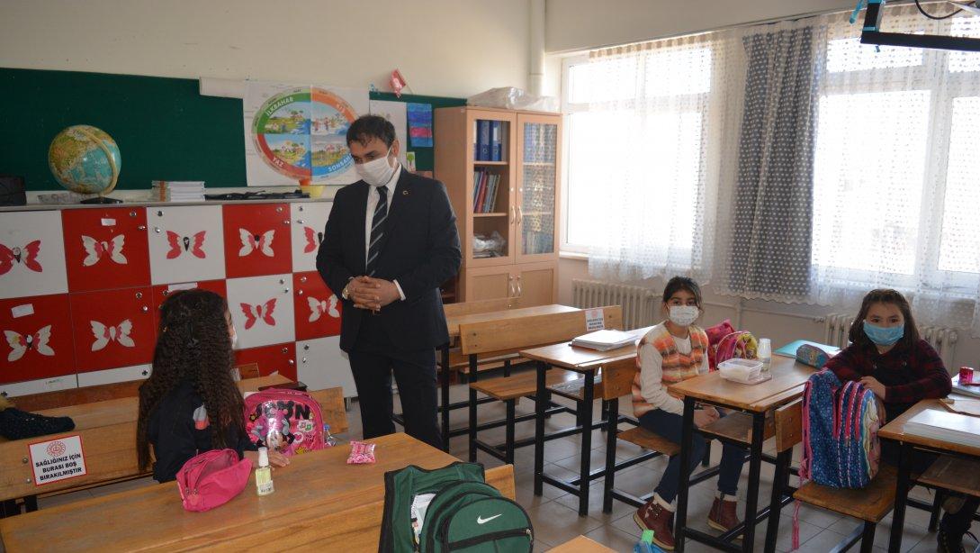 İlçe Millî Eğitim Müdürümüz Sn. Fikret ÇELİK, Şehit Özcan Karabacak İlkokulunu Ziyaret Ettiler